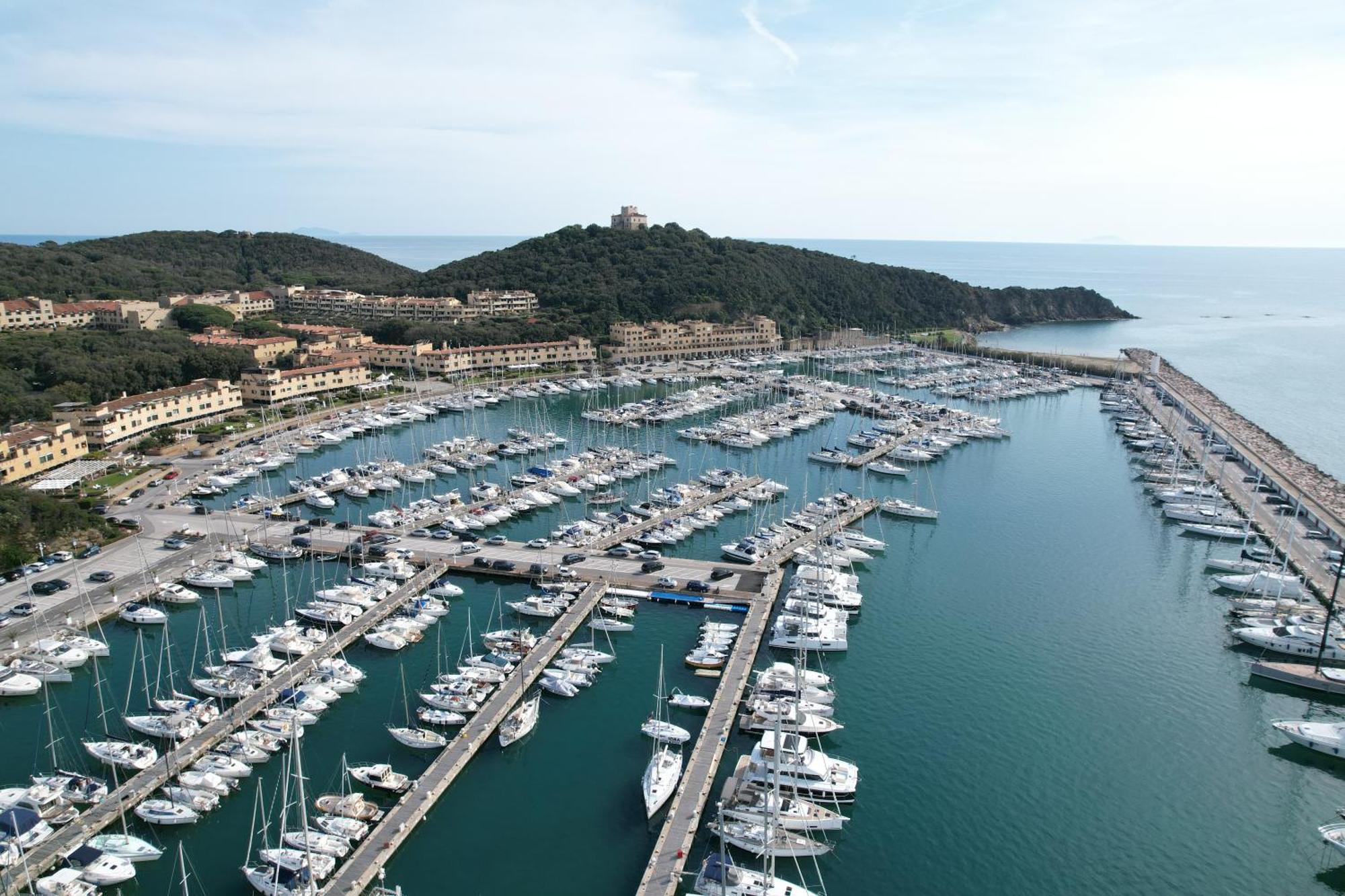 Holiday Homes Marina Apartments Punta Ala Bagian luar foto